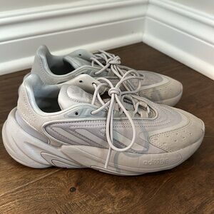 Adidas women size 6/ girls size 4. Gray sneakers